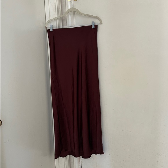Z Supply Europa Poly Sheen Skirt in Berry Wine Sz M - Picture 4 of 8
